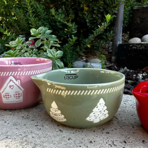 Tabletops unlimited ho ho ho Christmas measuring cups pinkmas pink pastel - Picture 9 of 11